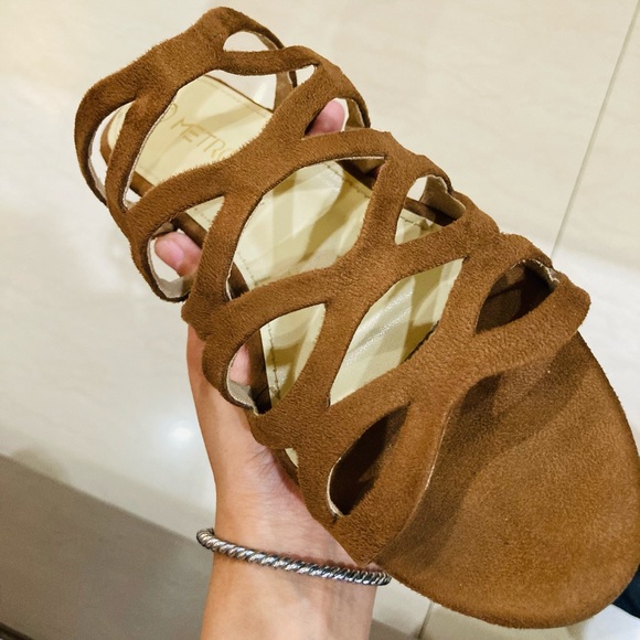 Footwear by brand METRO - Picture 3 of 4